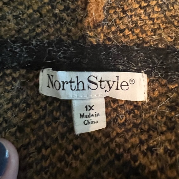 Northstyle Buffalo Plaid Cardigan in 1X - Picture 2 of 4